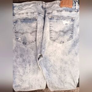 American Eagle Outfitters Men's Faded Blue Relaxed Jeans